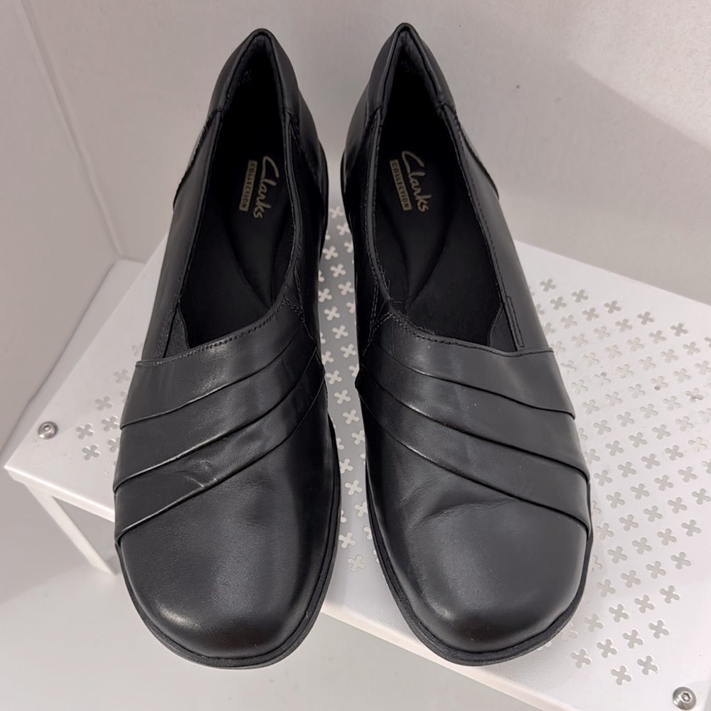 Clarks Collection Black Slip On Women's Leather Wedge Loafer Size 9 Medium